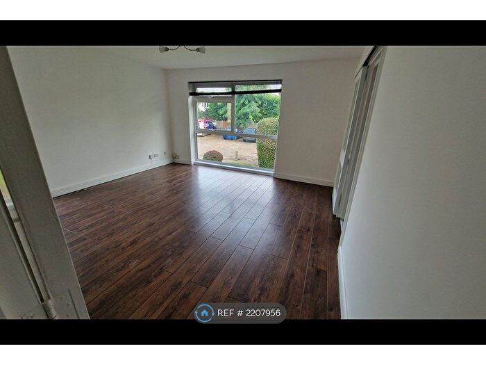 2 Bedroom Flat To Rent In Juniper Court, Sutton, SM2