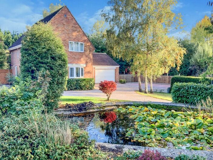 Houses for sale & to rent in SN5 7DU, Silchester Way, Shaw Swindon