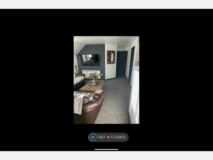 2 Bedroom Maisonette To Rent In Woodhouse Close, Cirencester, GL7