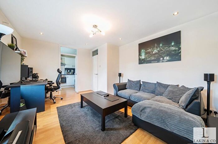 1 Bedroom Flat To Rent In Hetherington Way, Ickenham, Uxbridge, UB10