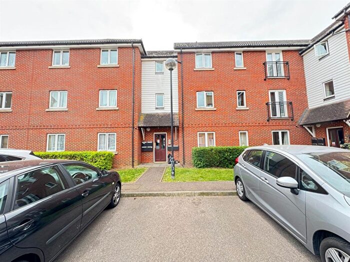 2 Bedroom Flat To Rent In Glandford Way, Chadwell Heath, Romford, RM6