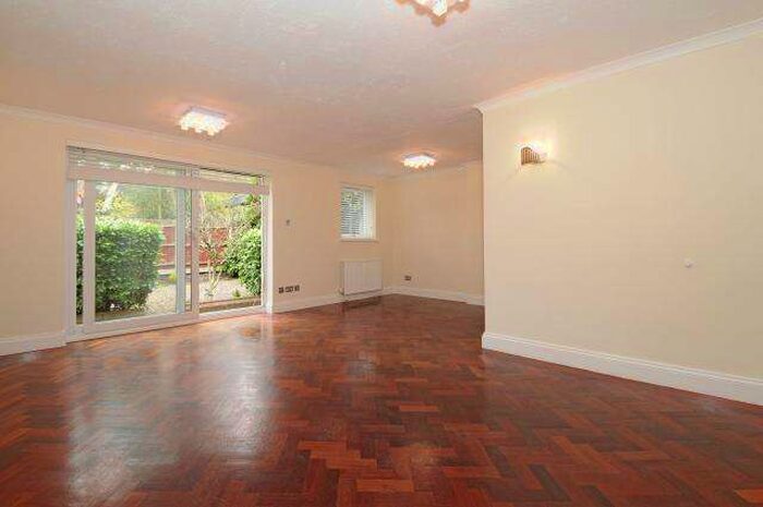 4 Bedroom Detached House To Rent In The Avenue, Finchley, N3