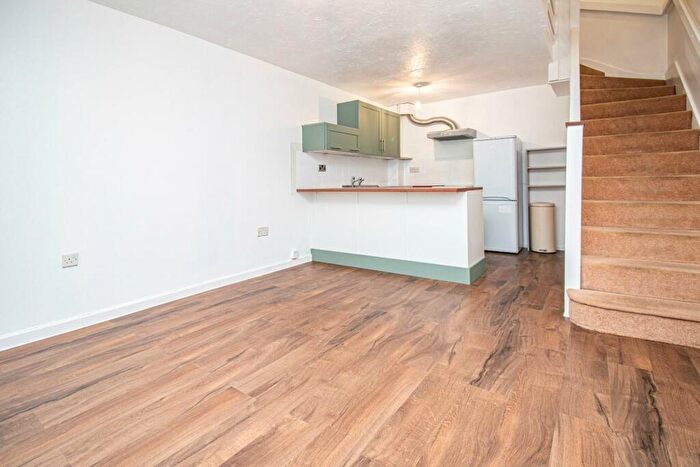1 Bedroom Terraced House To Rent In Redwood Way, Barnet, EN5