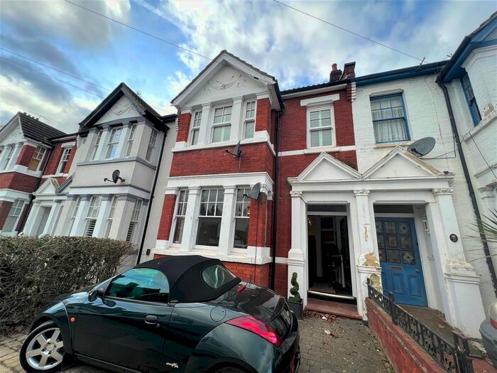 2 Bedroom Flat To Rent In Wilson Road, Southend-On-Sea, SS1