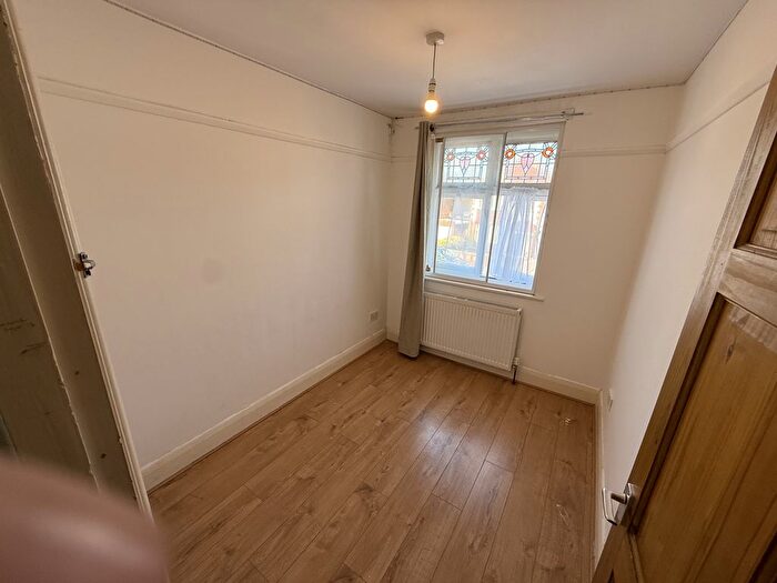 Studio To Rent In Sutton Hall Road, Hounslow, Greater London, TW5