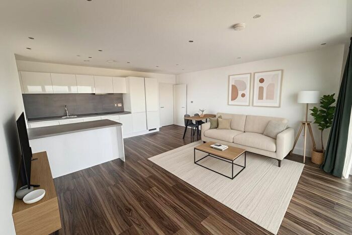 3 Bedroom Flat For Sale In Whitewater House, Bayscape, Cardiff Marina, CF11