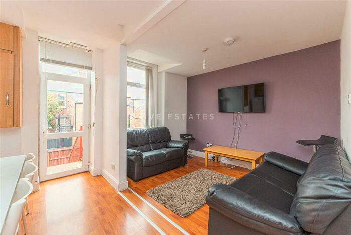 5 Bedroom Maisonette To Rent In Dinsdale Road, Sandyford, Newcastle Upon Tyne, NE2