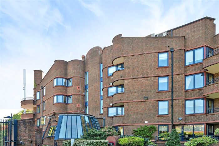 3 Bedroom Flat For Sale In Savoy Court, Firecrest Drive, Hampstead, NW3