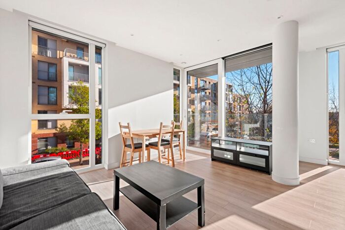 2 Bedroom Flat To Rent In The Parkhouse, Kayani Avenue, N4