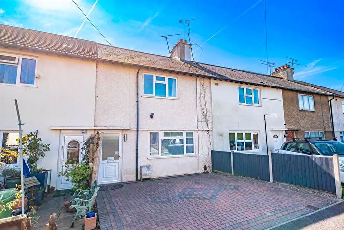 3 Bedroom Terraced House For Sale In Keith Lucas Road, Farnborough, GU14