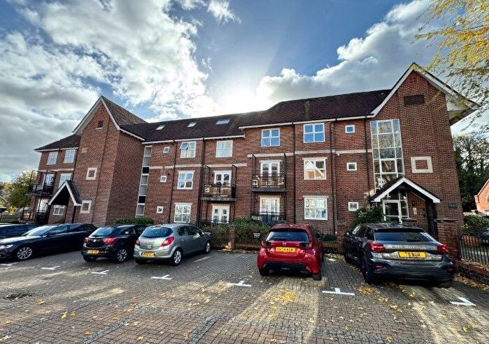 2 Bedroom Flat For Sale In Marston Gate, Winchester, Hampshire, SO23