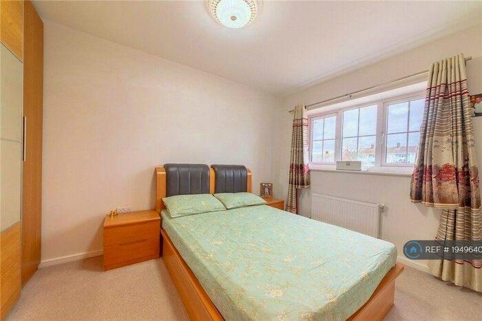 3 Bedroom Terraced House To Rent In Marunden Green, Slough, SL2