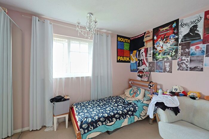2 Bedroom End Terrace House For Sale In Pavilion Way, Edgware, Middlesex, HA8