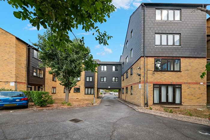 2 Bedroom Flat For Sale In Kipling Court, Greenford Avenue, Hanwell, W7