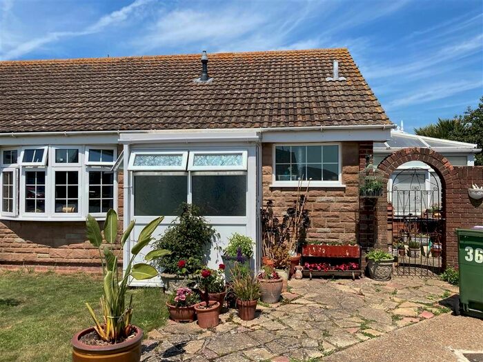 3 Bedroom SemiDetached Bungalow For Sale In The Fairway, Dymchurch