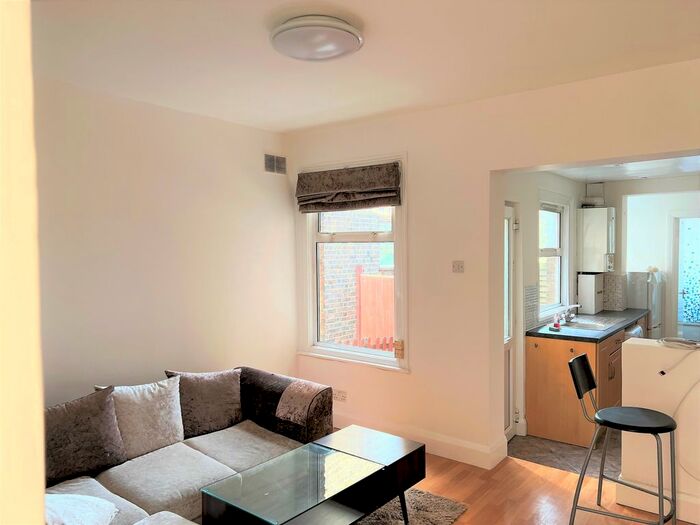 1 Bedroom Flat To Rent In Albert Road, West Drayton, UB7