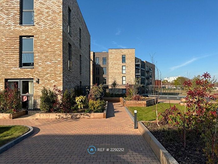 2 Bedroom Flat To Rent In Loughton, Essex, IG10