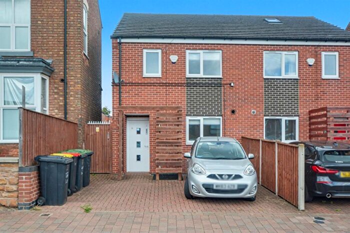 5 Bedroom Semi-Detached House For Sale In City Road, Beeston, Nottingham, NG9