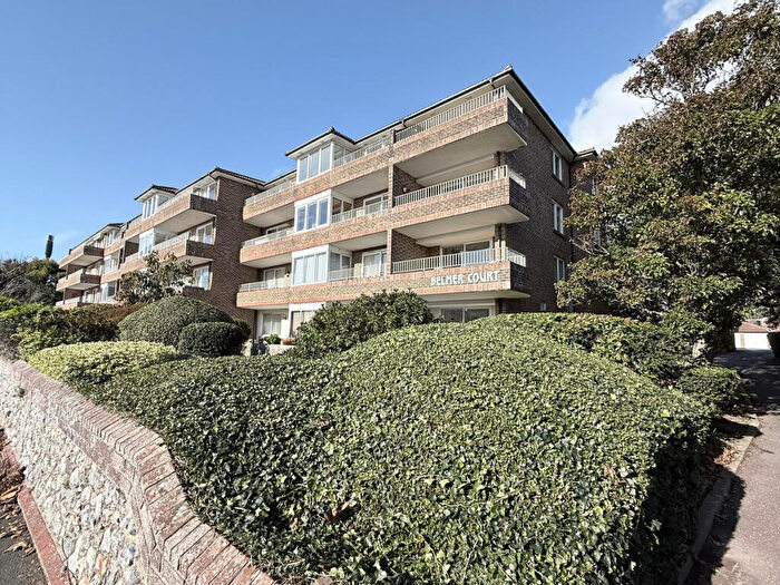 2 Bedroom Flat For Sale In Grand Avenue, Worthing, BN11