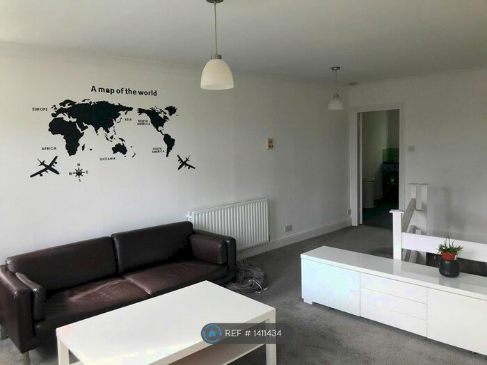 2 Bedroom Flat To Rent In Gauden Road, Clapham, London, SW4