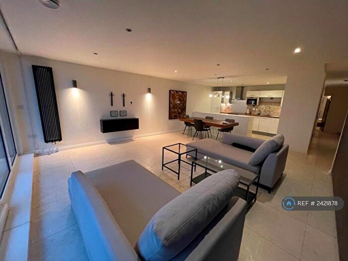 2 Bedroom Flat To Rent In Adriatic Apartments, London, E16