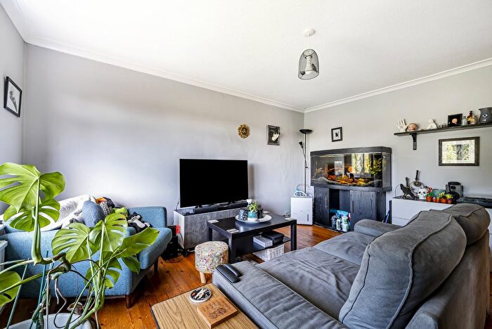 2 Bedroom Flat For Sale In Eagles, Faringdon, Oxfordshire, SN7