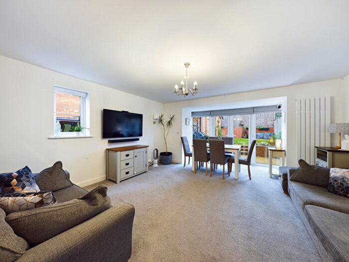 5 Bedroom Terraced House To Rent In John Liddell Way, Chapel Gate, Basingstoke, RG21