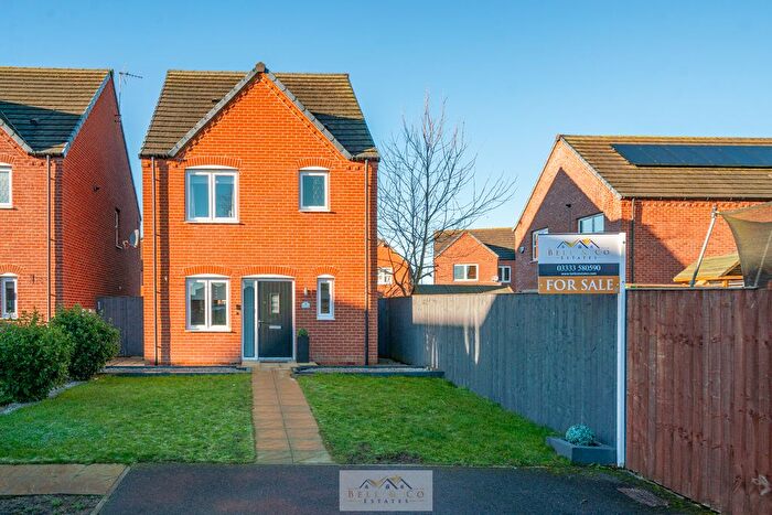 3 Bedroom Detached House For Sale In Orange Birch Close, Clowne, Chesterfield, S43
