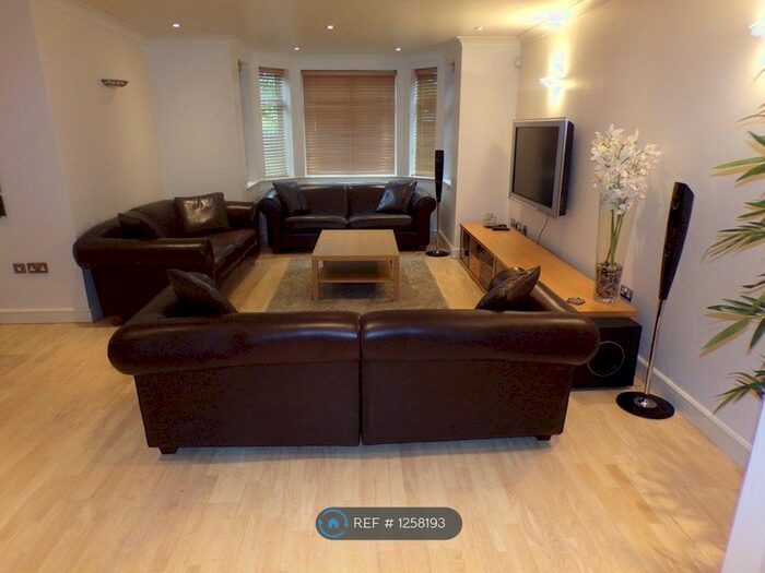 2 Bedroom Flat To Rent In Pennyford Drive, Liverpool L18