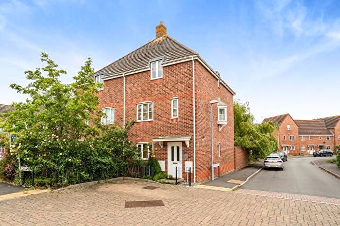 3 Bedroom Semi Detached House For Sale In Otter Row, Swindon, SN3
