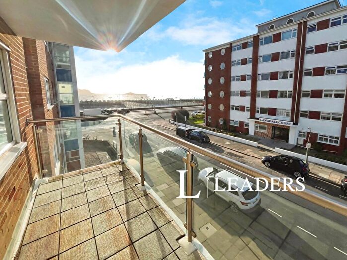 2 Bedroom Flat To Rent In Kingsway, Hove, East Sussex, BN3