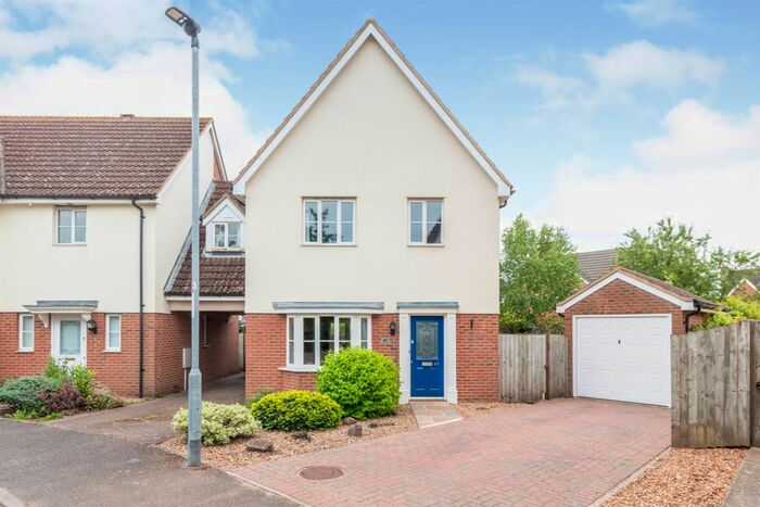 4 Bedroom Link Detached House For Sale In Strympole Way, Highfields Caldecote, Cambridge, CB23