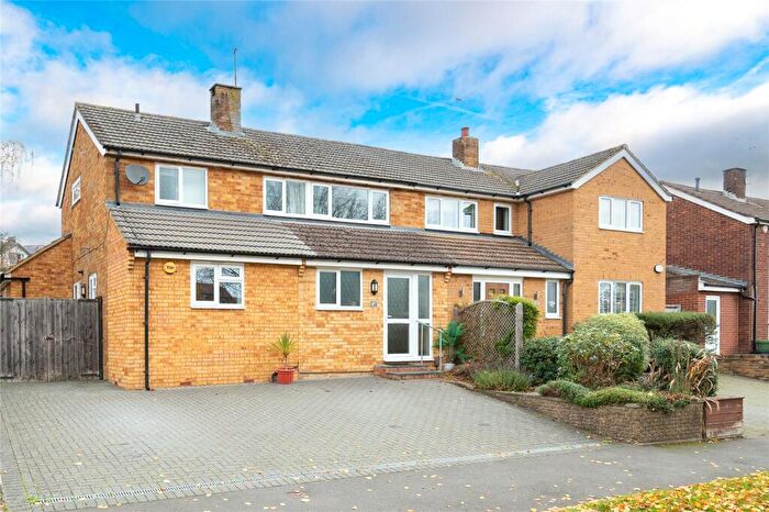 4 Bedroom Semi Detached House For Sale In Sandpit Lane, St. Albans, Hertfordshire, AL4