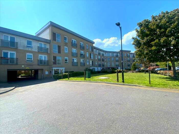 3 Bedroom Apartment To Rent In Southend On Sea, SS2