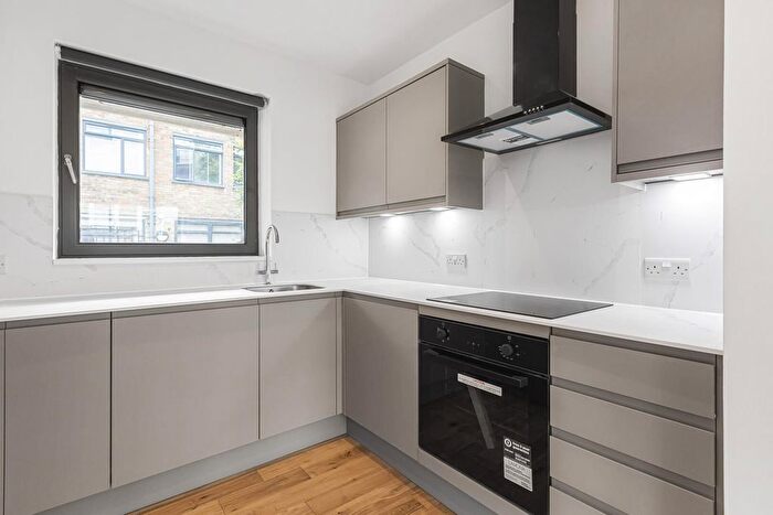 2 Bedroom Flat For Sale In Coleman Fields, Islington, London, N1
