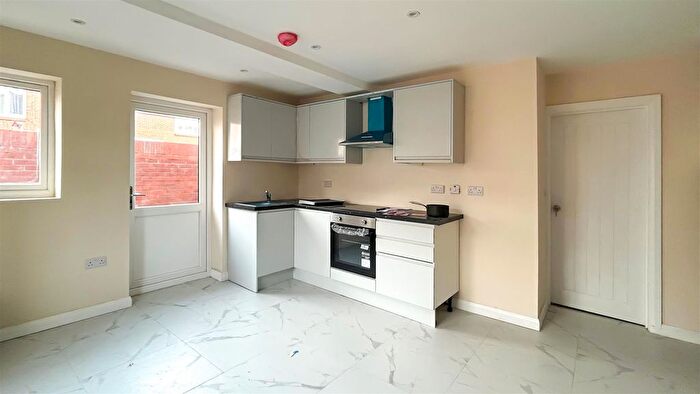 2 Bedroom Semi-Detached House To Rent In Bourton Close, Hayes, UB3