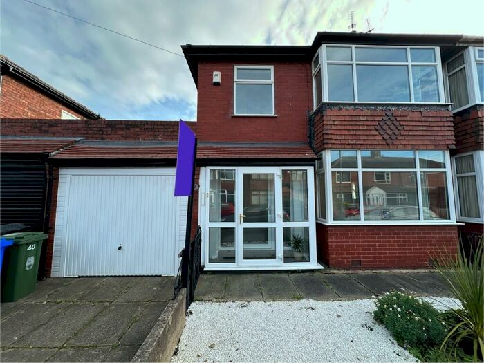 3 Bedroom Semi-Detached House To Rent In Wilshaw Grove, Ashton-under-Lyne, OL7