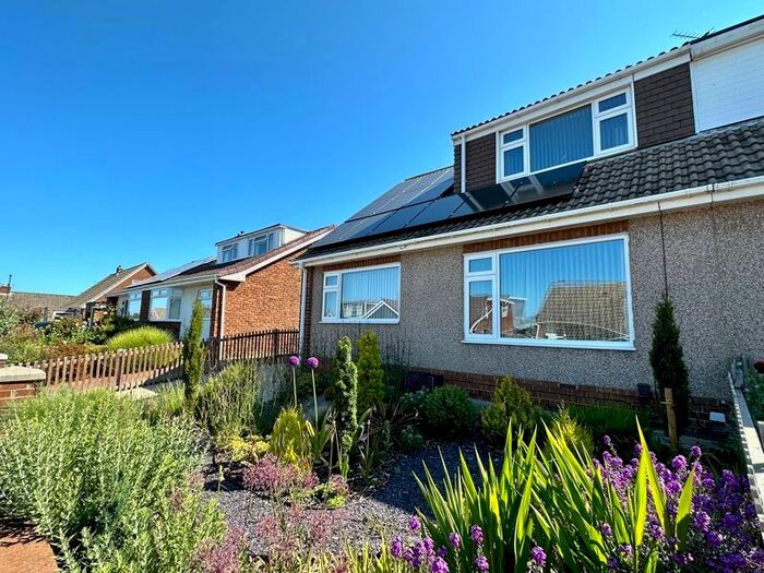 3 Bedroom Bungalow For Sale In Marton Grove, Brotton, Saltburn-By-The-Sea, TS12