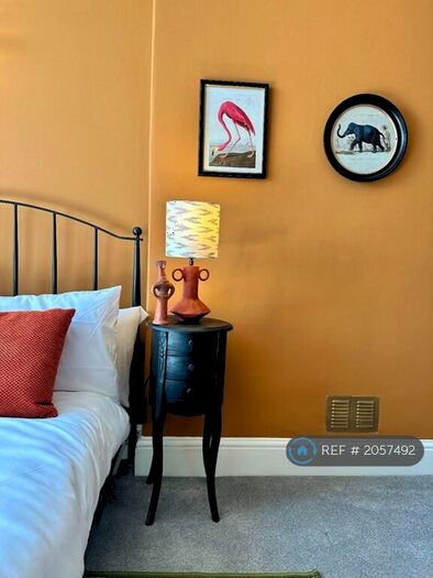 2 Bedroom Flat To Rent In Royal York Crescent, Bristol, BS8