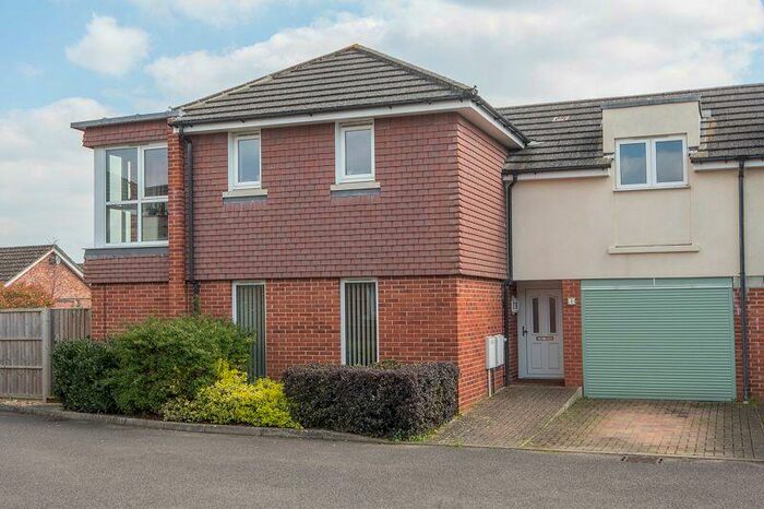 4 Bedroom Semi-Detached House To Rent In Totton, SO40