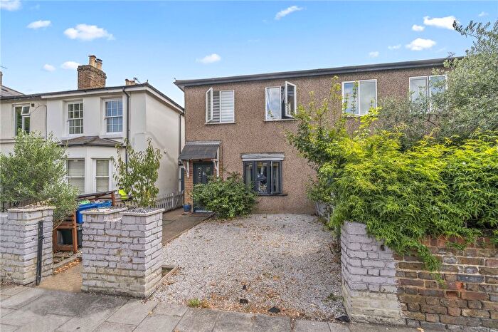 2 Bedroom Maisonette For Sale In Hampton Road, Twickenham, TW2