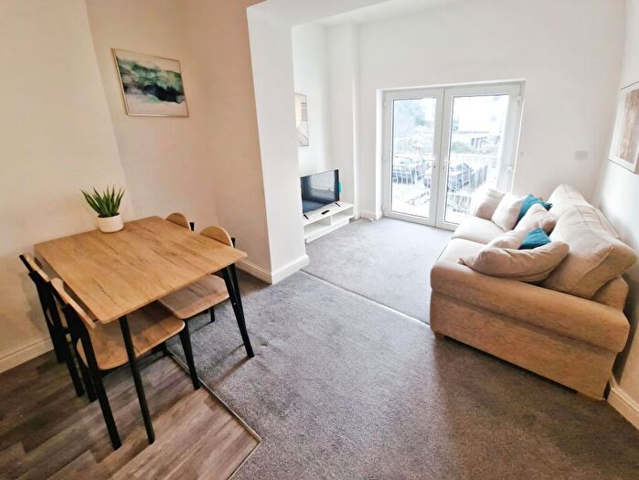2 Bedroom Apartment To Rent In Wordsworth Avenue, Roath, CF24