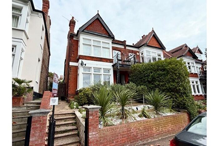 2 Bedroom Flat To Rent In Canewdon Road, Westcliff-on-Sea, Southend-on-Sea, SS0