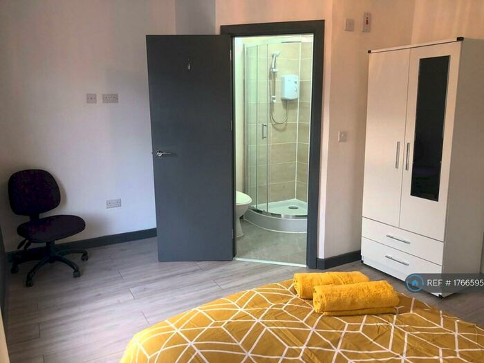 4 Bedroom Terraced House To Rent In Milnthorpe Street, Salford, M6