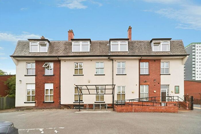 1 Bedroom Apartment For Sale In Lovell Park Hill, Leeds, LS7
