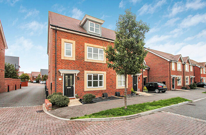 3 Bedroom Semi-Detached House To Rent In Nightingale Avenue, Worthing, BN12