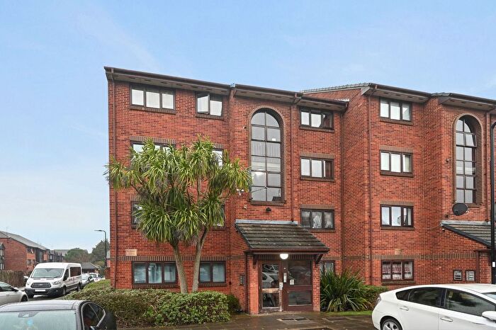 1 Bedroom Flat For Sale In Cotton Avenue, London, W3