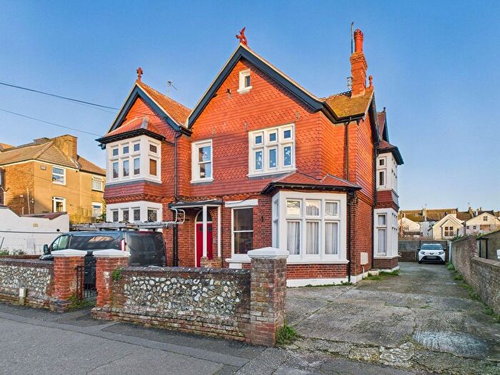 1 Bedroom Flat For Sale In Queens Road, Worthing, BN11