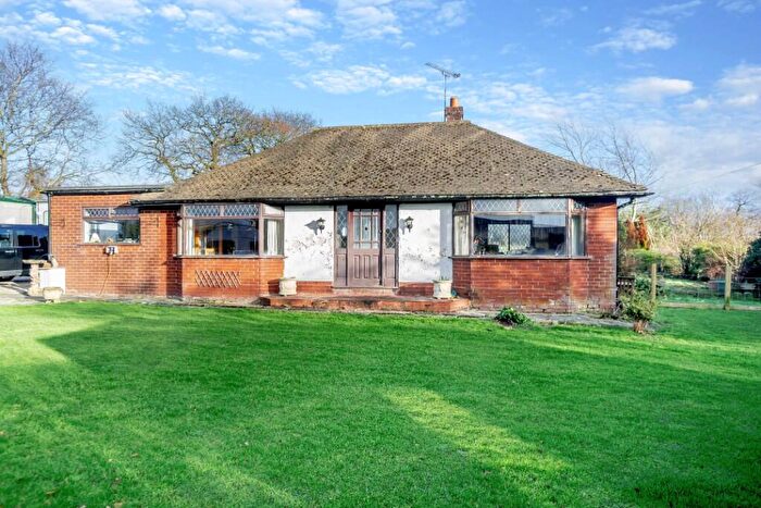 2 Bedroom Bungalow For Sale In Wrexham Road, Penyffordd, CH4