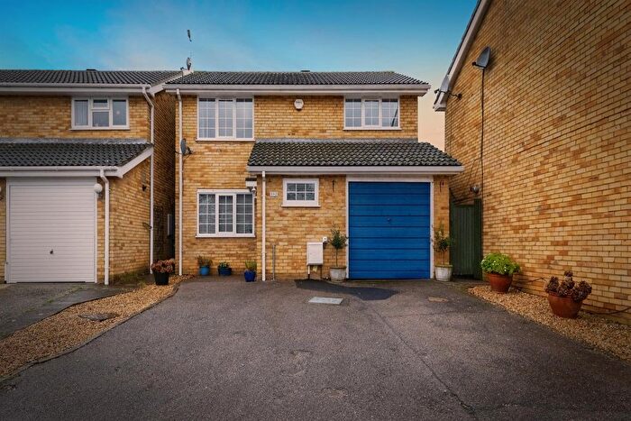 4 Bedroom Detached House For Sale In Grasmere Way, Linslade, Leighton Buzzard, LU7